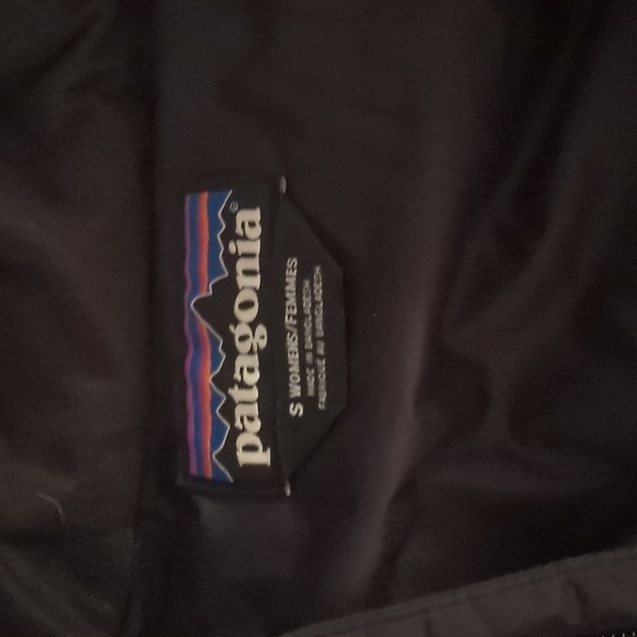Patagonia Women's Black Puffer Jacket - Picture 2 of 3